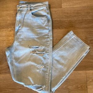 American Eagle Mom Jean Sz 14 XLong Light Wash Distressed Jeans